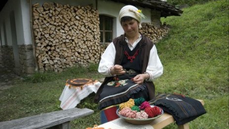 Празници за Еньовден започнаха в комплекса "Етър"