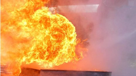 Трима души загинаха при пожар в центъра на Париж