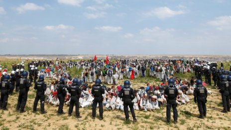 500 протестиращи нахлуха в германска мина