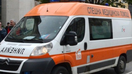 35-годишен намушкан в корема, с опасност за живота е