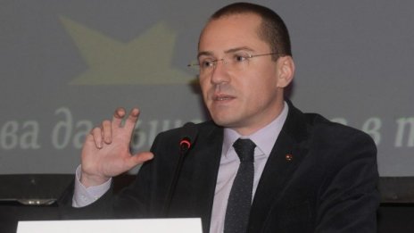 Джамбазки: Няма да позволим шепа сърбомани да ни се качват на главата