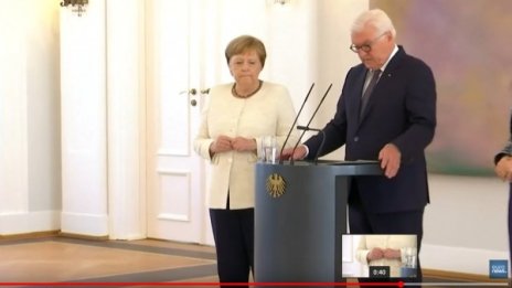 Нещо не е наред с Меркел ли? Тя отново трепери и се тресе