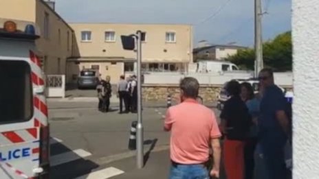Нападателят, който стреля пред джамия във Франция се е самоубил