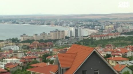 Британци платиха 700 паунда за луксозна вила. Получиха изоставена къща