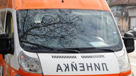 Кола се преобърна край Бургас, пострадали са четирима