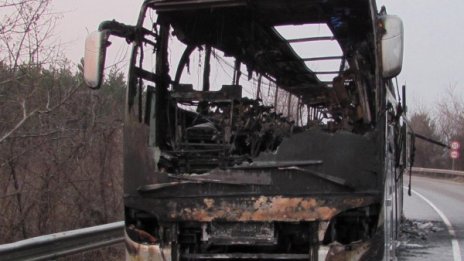 Автобус с деца се запали на "Тракия" край Карнобат