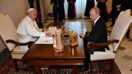 Путин на среща с папа Франциск, закъсня към час