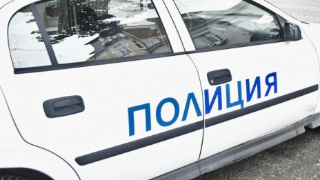 Бургазлия нападна семейство с бебе, наръга бащата с нож