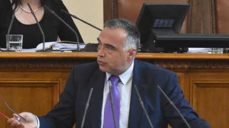 Кутев: Отстраняването ми е показна акция!