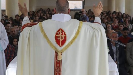 Свещеник зове вярващите да простят на свещениците педофили