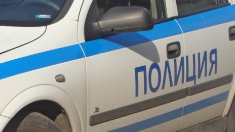 36-годишен финтира полицаи при проверка, издирват го