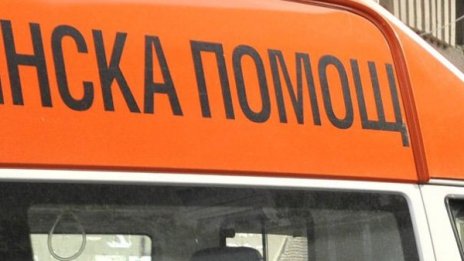 Линейка и кола се удариха челно във Великотърновско