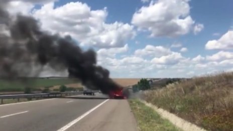 Кола се запали на АМ "Тракия" на изхода на Бургас