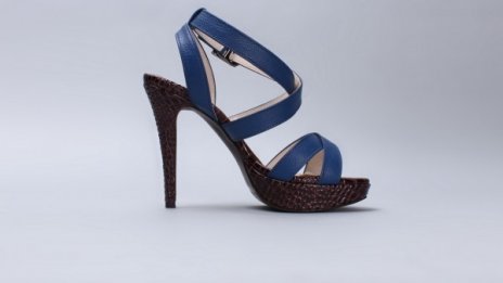 Кои са най-неподходящите обувки за шофиране?