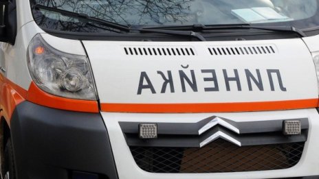 Тежка катастрофа между ТИР и кола, загинаха двама