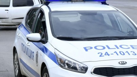 Арестуваха пиян шофьор, псувал и заплашвал хора на пътя