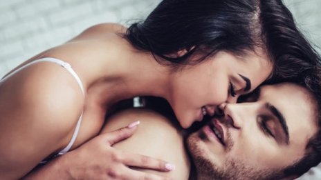 Секс преди лягане вечер? Вижте най-добрата причина да го правите