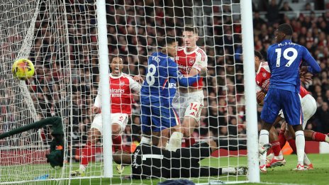 Арсенал срази Челси и продължава похода си към титлата във Висшата лига