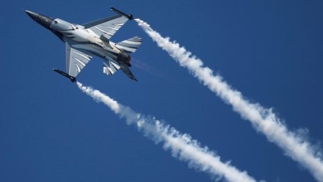 И пари има, депутатите прекроиха бюджета за изтребителите