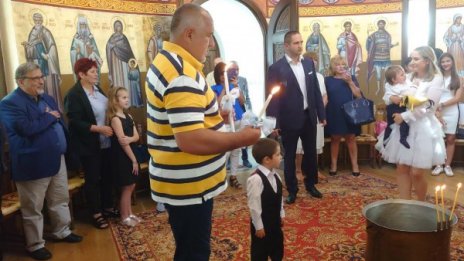 Борисов намери време за внуците си, кръсти Бойко и Иван