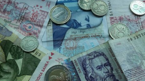 Депозитите ни – 53 млрд. лв., домакинствата пестят повече от бизнеса