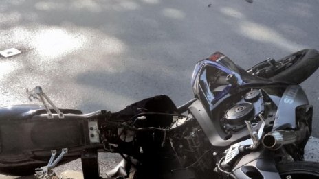 Моторист се удари в камион в Кресненското дефиле