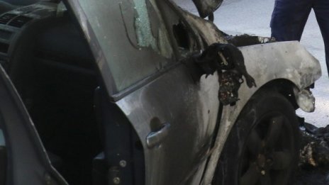 Пожар в Пловдивско унищожи кола, микробус и 2 мотопеда