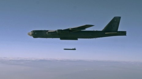 Остават ли двата най-големи ядрени арсенала в света без ограничения?