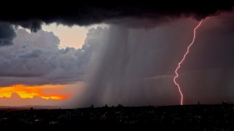 Мълния подпали къща в Кърджали по време на бурята снощи