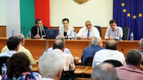 Държавата дава по 300 лв. на двор, засегнат от чумата. Бизнесът - прасета, догодина