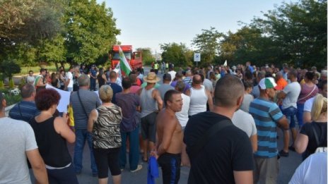 Пътна блокада въпреки обещаните компенсации заради чумата