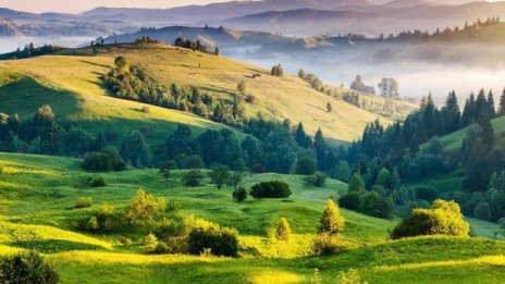 Времето днес: Слънчево, дъждовете намаляват