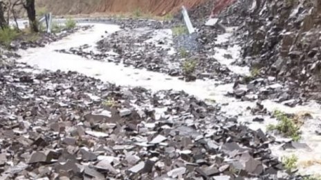 Свлачище, 25 души блокирани... Ще се търси отговорност