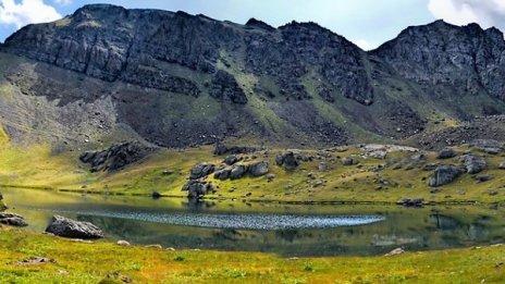 В парк Рила: Не е само плувецът по бански, лови се и риба