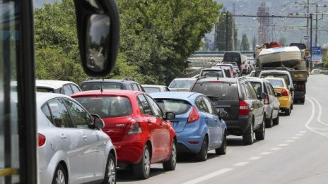 Над 50% от сервизите в сивия сектор, колите ни стари. Къде ще ги ремонтираме? 