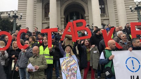 Година от рухването на козирката на жп гарата в Нови Сад