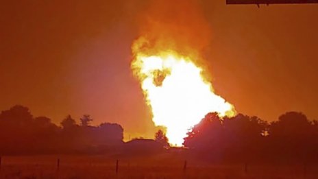Взривове и пожари в склад за боеприпаси в Турция