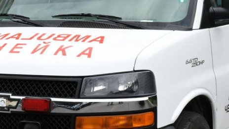 Лекарка е пострадала при катастрофа между линейка и кола 
