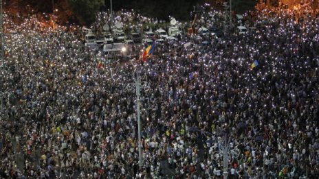 "Крадци", "Оставка"... В Букурещ на протест срещу правителството