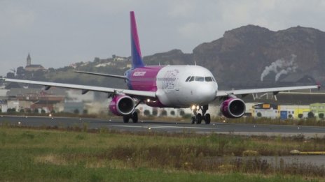 Българи в капан на летището във Франкфурт заради Wizz Air