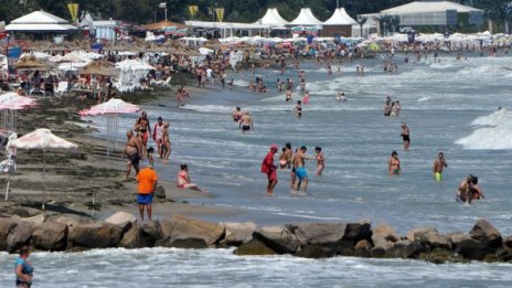 Властта се грижи за туризма, намалява и бумащината 