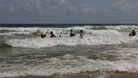 И утре остава по-хладно, от събота се затопля отново