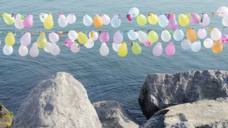 "Райският газ" по морето - 5-10 лв., туристите масово се друсат и хилят 