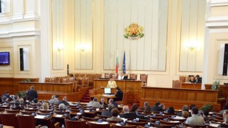 НС дава 115 хил. лв., за да учат депутатите чужди езици 