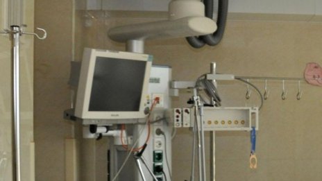 За първи път по нов метод: Лекари спасиха жена с рак и бебето й 