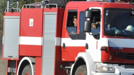 На сметище в оръжейния завод "Арсенал" избухна пожар