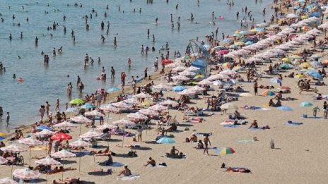 Спасителите по морето – безсилни, искат плажна полиция