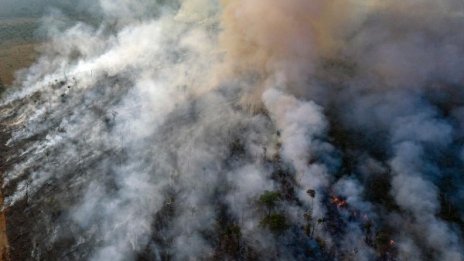Бразилия не иска помощта на Г-7 за гасене на пожара в Амазонка