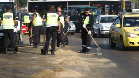 Разлятото масло в София &ndash; 8 тона, няма опасност за хората