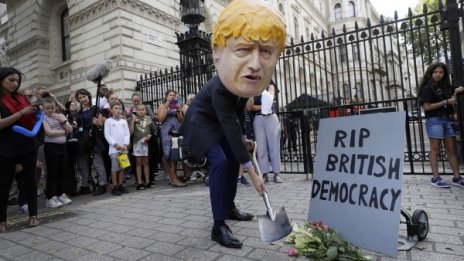 В Лондон на протест срещу разпускането на парламента